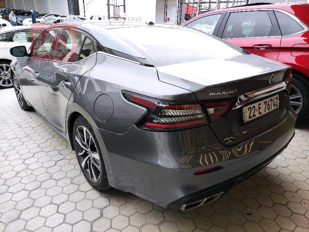Nissan Maxima